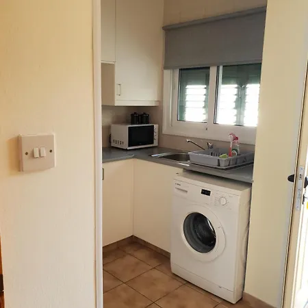 Ikaria Village-ground Floor No 4 아파트 Klorakas